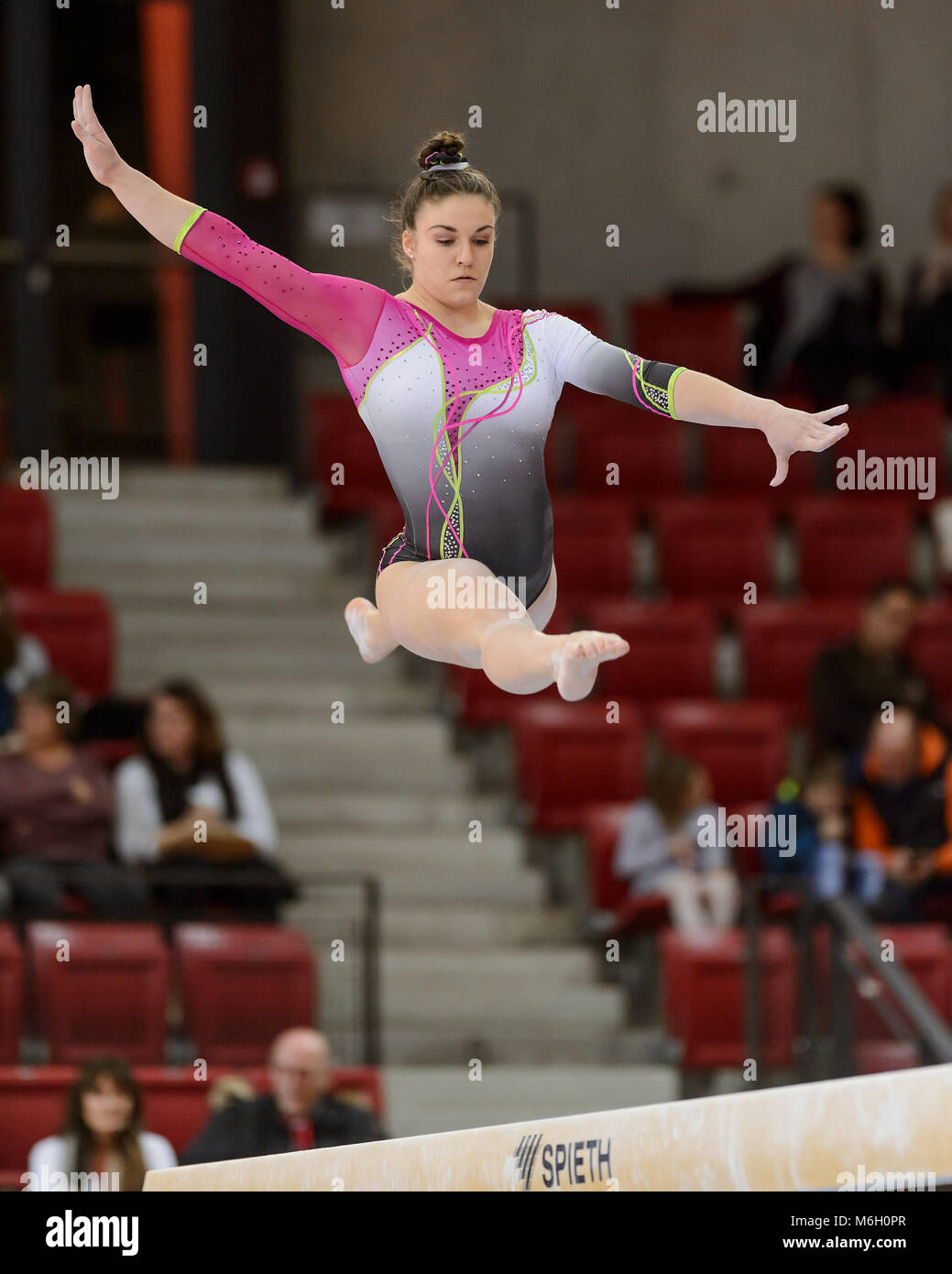 Stuttgart, Deutschland. 06Th Mar, 2018. L'Amelie Foellinger (TG) Mannheim ihrer waehrend der Schwebebalkenuebung à Stuttgart Bundesliga GES/ Turnen/ Bundesliga : Saisonauftakt, 03.03.2018 -- |Crédit : dans le monde d'utilisation dps/Alamy Live News Banque D'Images