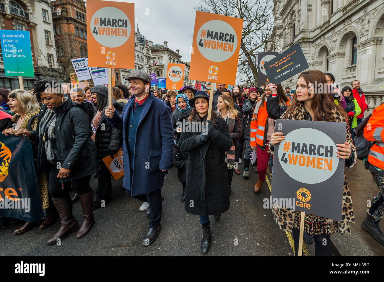 Natalie Imbruglia, Michael Sheen et Brigitte Bardot - # 2018 Mars4Femmes, une marche et un rassemblement à Londres pour célébrer la Journée internationale de la femme et de 100 ans depuis la première femme dans le Royaume-Uni ont obtenu le droit de vote. Organisé par Care International a déclaré à l'ancienne mars cour du palais et s'est terminée par un rassemblement à Trafalgar Square. Crédit : Guy Bell/Alamy Live News Banque D'Images