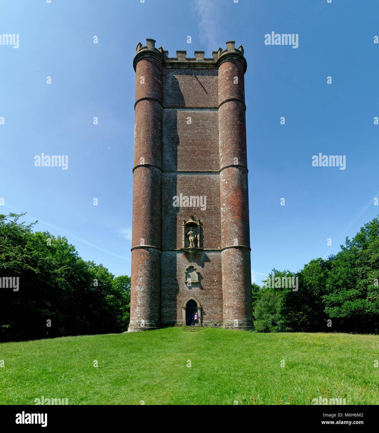 Oui, c'est très haut, le roi Alfred's Tower at Stourhead Garden Banque D'Images