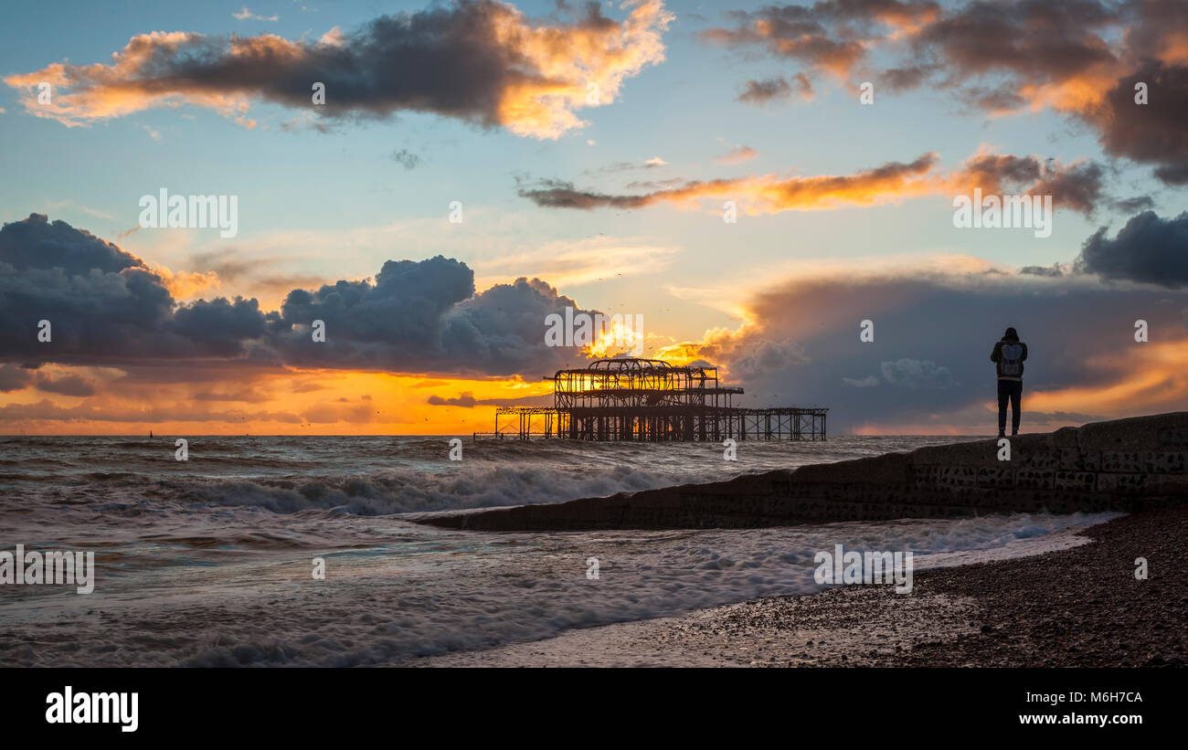 Brighton West Pier au coucher du soleil Banque D'Images
