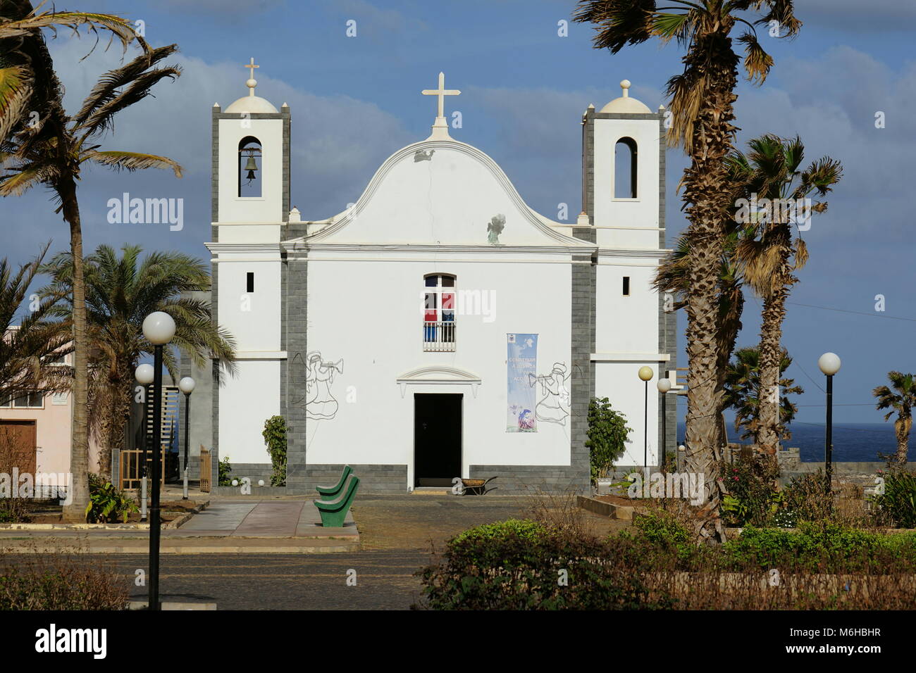 Église blanche à Ponta do Sol, Santo Antao, Cap Vert Banque D'Images