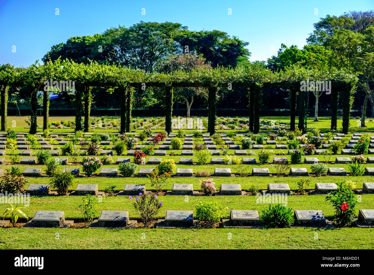 Certains cimetières du cimetière Taukkyan qui contient les tombes de 6 374 soldats qui sont morts dans la Deuxième Guerre mondiale Banque D'Images