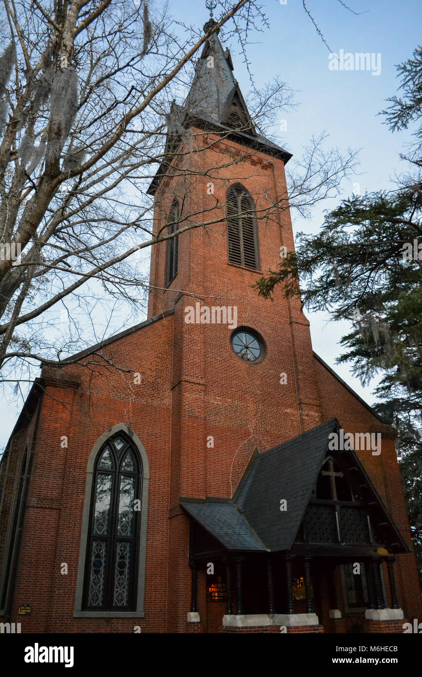 Les bâtiments de brique dans le centre-ville de New Bern, NC - l'Église et d'un centre d'accueil, visiter, prendre sa retraite, vivre, travailler et jouer dans l'est de la Caroline du Nord. Banque D'Images
