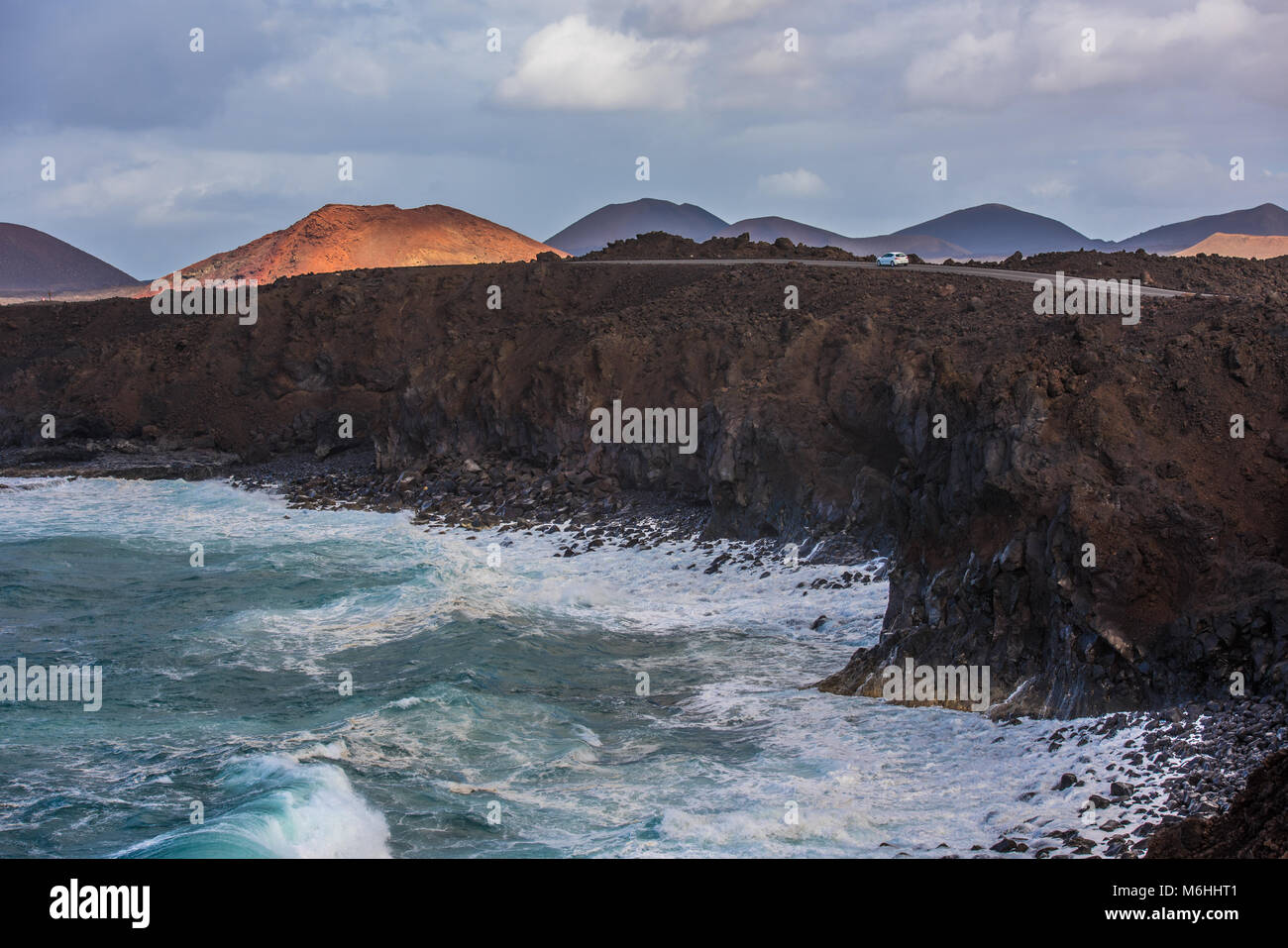 Côte volcanique près de Los Hervideros grottes à Lanzarote, îles Canaries, Espagne Banque D'Images