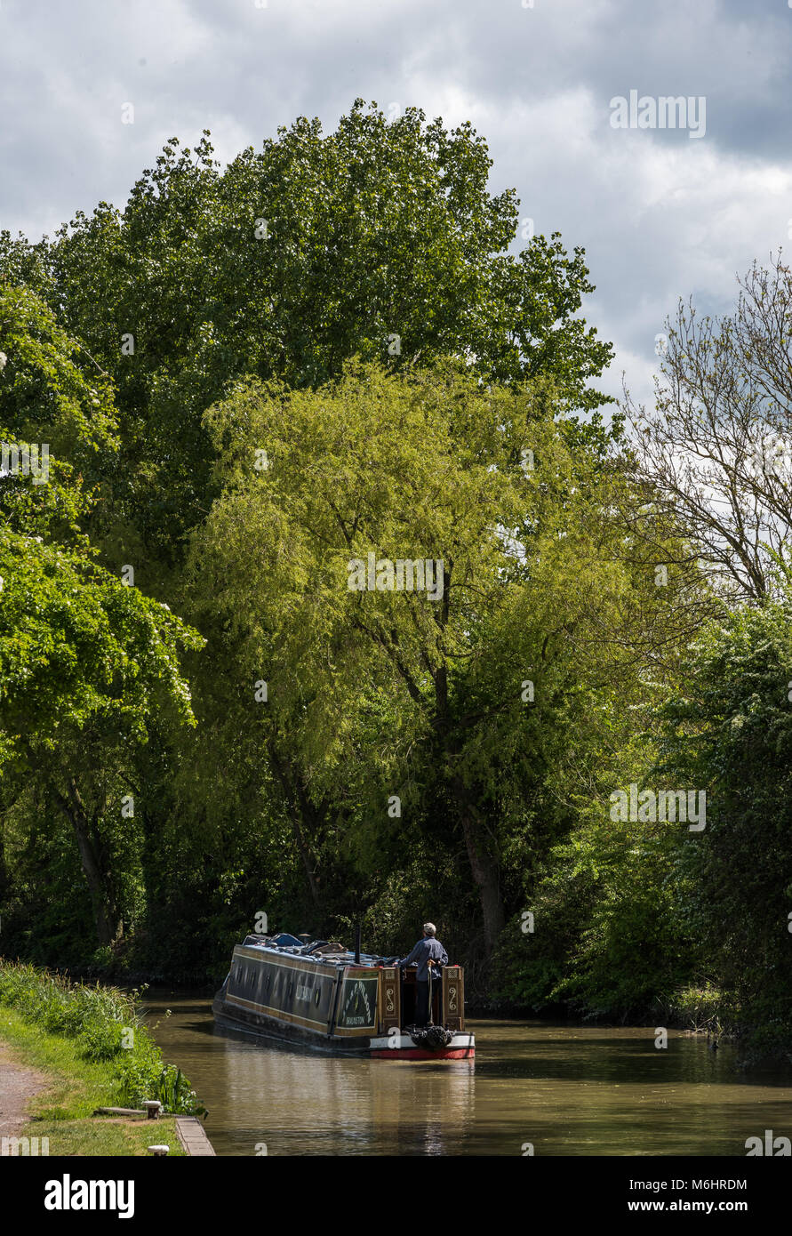 Bateau sur le canal Kennet & Avon Canal, près de Seend, Wiltshire Banque D'Images