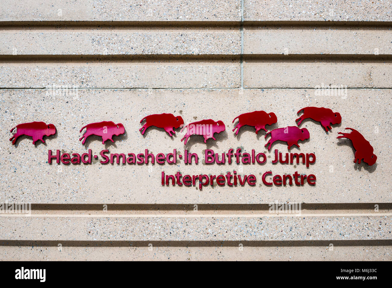 Le précipice à bisons Head-Smashed-In Buffalo Jump Interpretive Centre, près de Fort Macleod, Alberta, Canada Banque D'Images