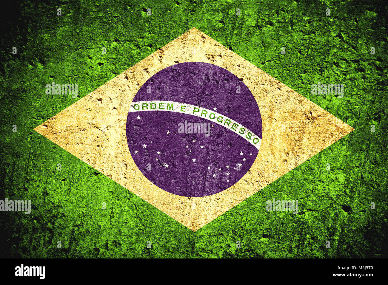 Drapeau du Brésil ou bannière sur brésilien rayé texture rugueuse Banque D'Images
