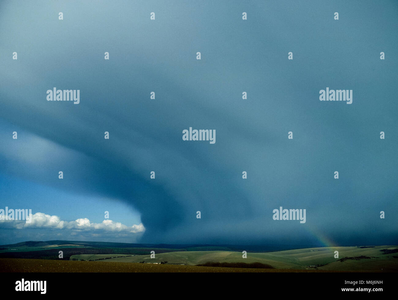 Storm brewing sur Cuckmere Valley, East Sussex, Angleterre. Banque D'Images