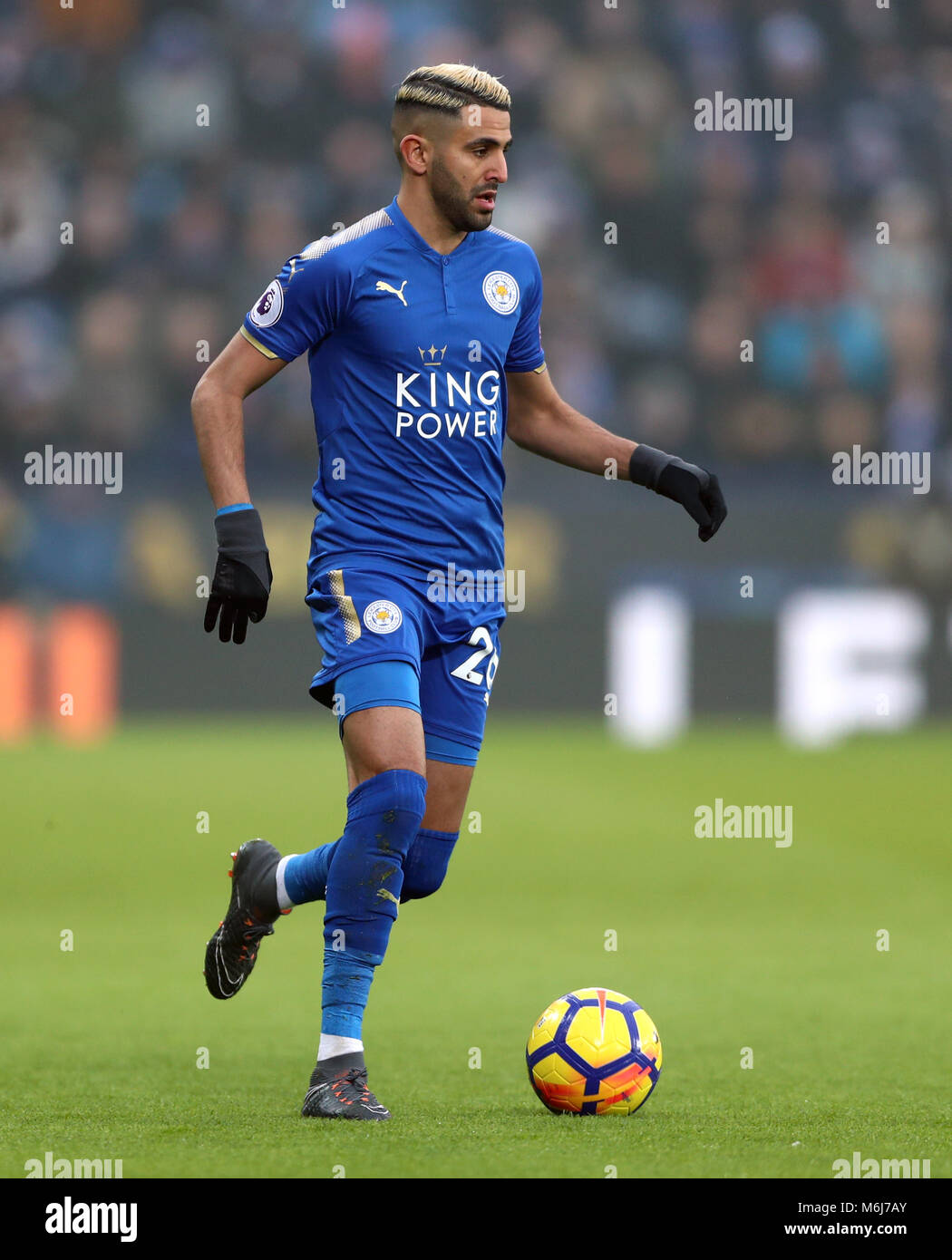 Riyad Mahrez de Leicester City pendant le match de la Premier League au King Power Stadium de Leicester. APPUYEZ SUR ASSOCIATION photo. Date de la photo: Samedi 3 mars 2018. Voir PA Story FOOTBALL Leicester. Le crédit photo devrait se lire comme suit : Tim Goode/PA Wire. RESTRICTIONS : aucune utilisation avec des fichiers audio, vidéo, données, listes de présentoirs, logos de clubs/ligue ou services « en direct » non autorisés. Utilisation en ligne limitée à 75 images, pas d'émulation vidéo. Aucune utilisation dans les Paris, les jeux ou les publications de club/ligue/joueur unique. Banque D'Images