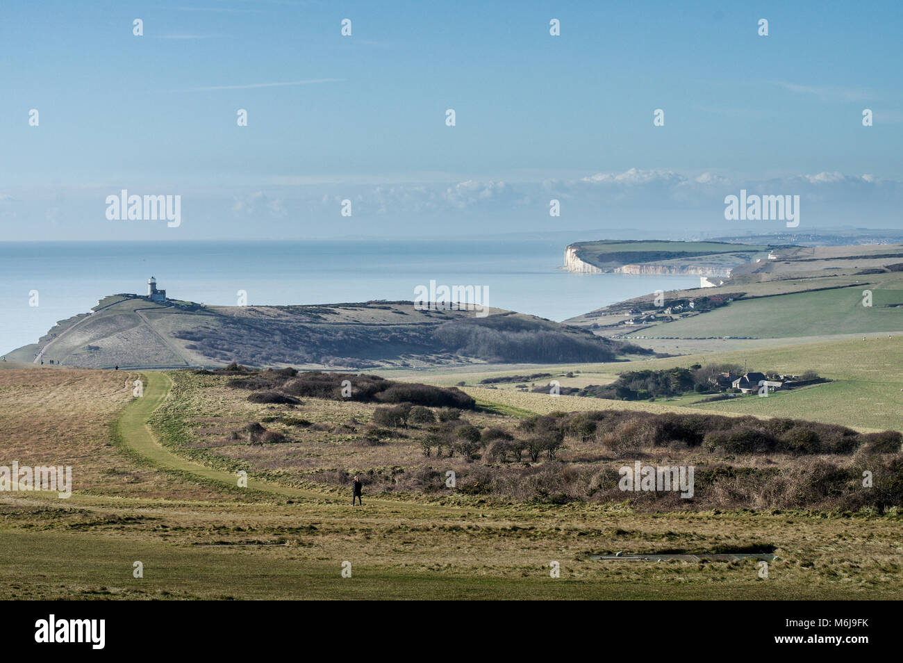 De belles vues sur la côte sud de Beachy Head s'étendant de la Belle Tout écart au-delà du phare d'espoir dans l'East Sussex Banque D'Images