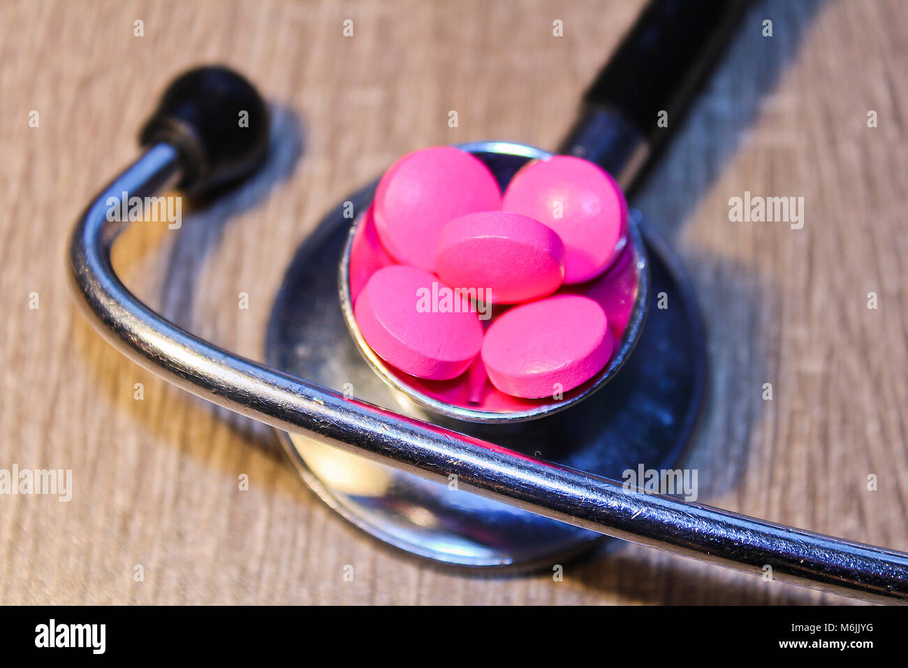 Comprimés de stéthoscope de près, concept médical Banque D'Images