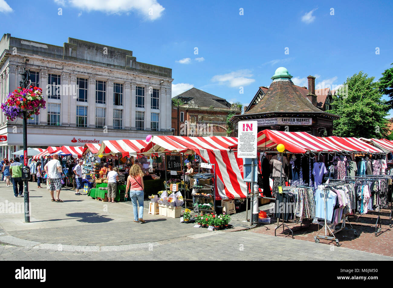 Marché d'Enfield, Place du marché, Enfield Town, London Borough of Enfield, Greater London, Angleterre, Royaume-Uni Banque D'Images