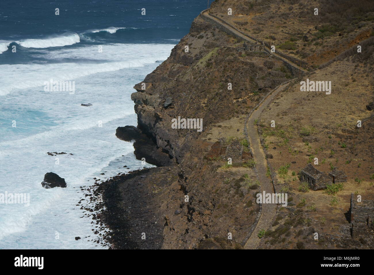 Vieux chemin côtier de Ponta do Sol à Cruzinha sur l'île de Santo Antao, Cap Vert, village abandonné Cha de Mar Banque D'Images