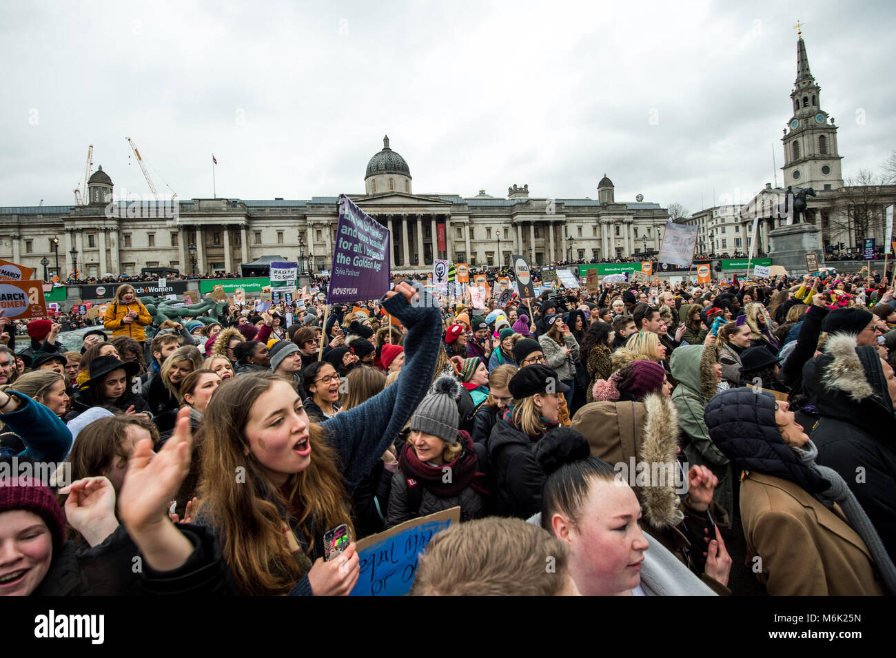 Londres, Royaume-Uni. 4e Mar, 2018. Des milliers ont pris part au rallye.London célèbre la marche des femmes pour la journée internationale de la femme le 8 mars prochain. En plus de 100 ans ont été célébrés depuis le vote a été remporté pour les femmes en Angleterre. Credit : B-3224.jpg Rouco SOPA/Images/ZUMA/Alamy Fil Live News Banque D'Images