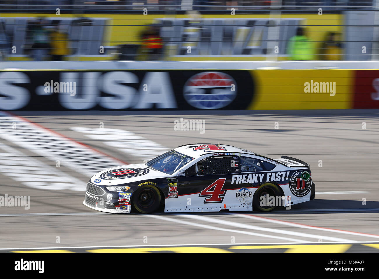 Las Vegas, Nevada, USA. 4e Mar, 2018. Mars 04, 2018 - Las Vegas, Nevada, USA : Kevin Harvick (4) gagne le Pennzoil 400 à Las Vegas Motor Speedway de Las Vegas, Nevada. Crédit : Chris Owens Asp Inc/ASP/ZUMA/Alamy Fil Live News Banque D'Images