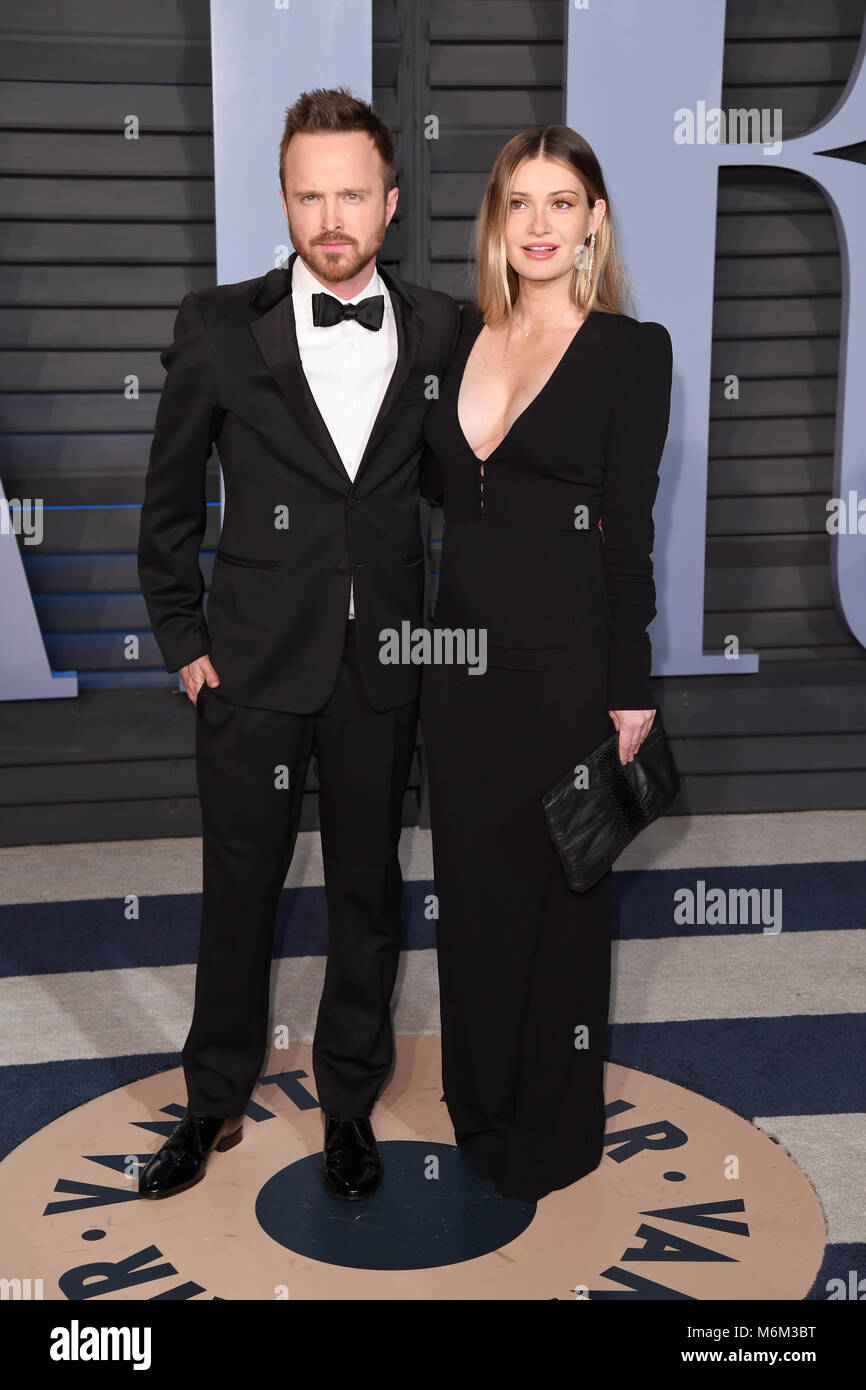 Aaron Paul et Lauren Parsekian arrivant à la Vanity Fair Oscar Party qui a eu lieu à Beverly Hills, Los Angeles, USA. Banque D'Images