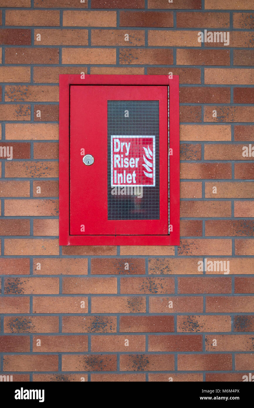 INCENDIE : arrivée de Dry Riser à l'immeuble d'hébergement étudiant Print Hall, Bristol, Angleterre, Royaume-Uni Banque D'Images