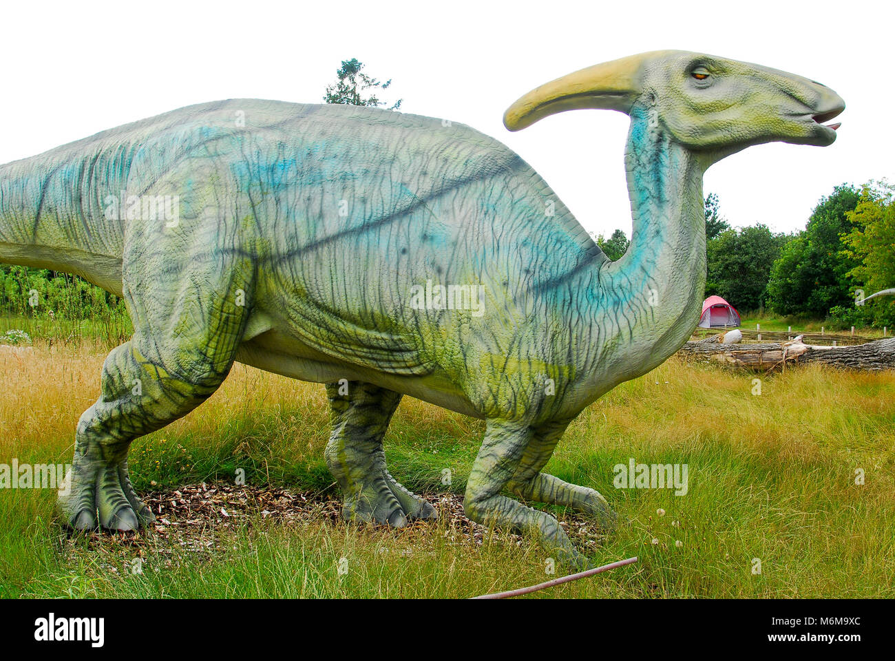 La taille de modèle complet de dinosaure dinosaure Parasaurolophus en parc dans le Zoo de Givskud en Danemark, Givskud. Le 8 août 2015. Givsud Zoo est l'un des plus gros touris Banque D'Images