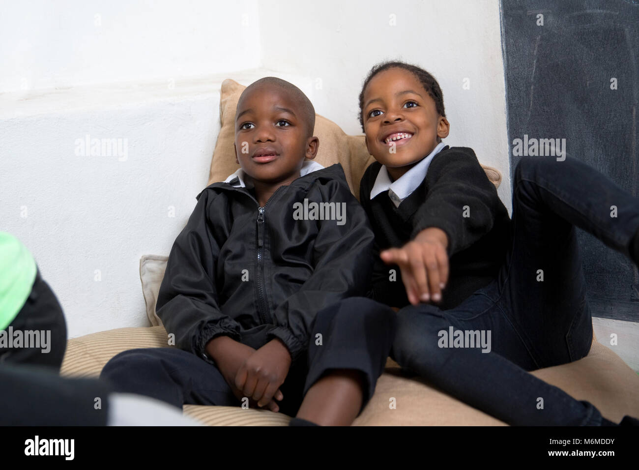Portrait de deux jeunes enfants smiling Banque D'Images