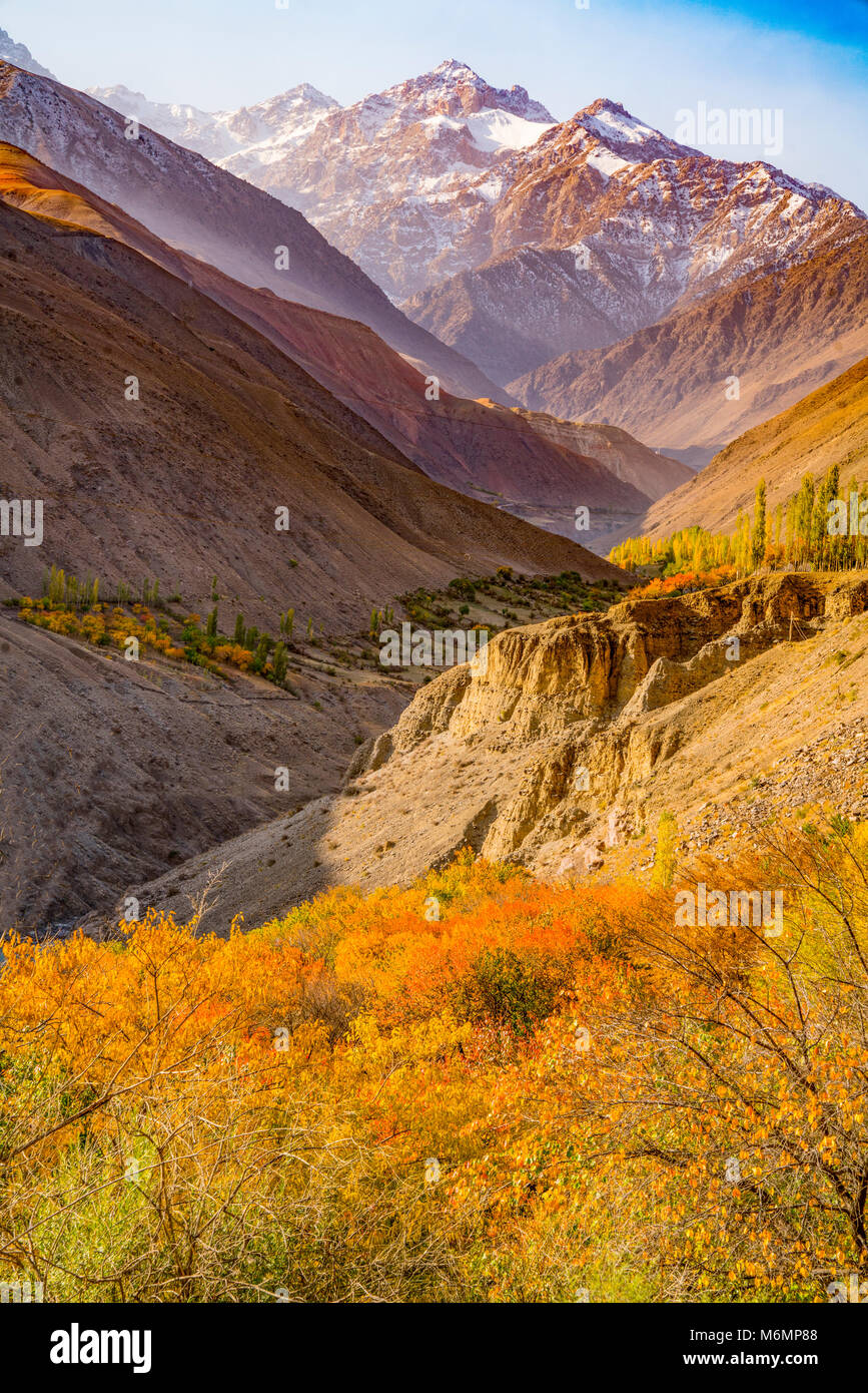Monts Gissar en automne, au Tadjikistan. L'Asie centrale Banque D'Images