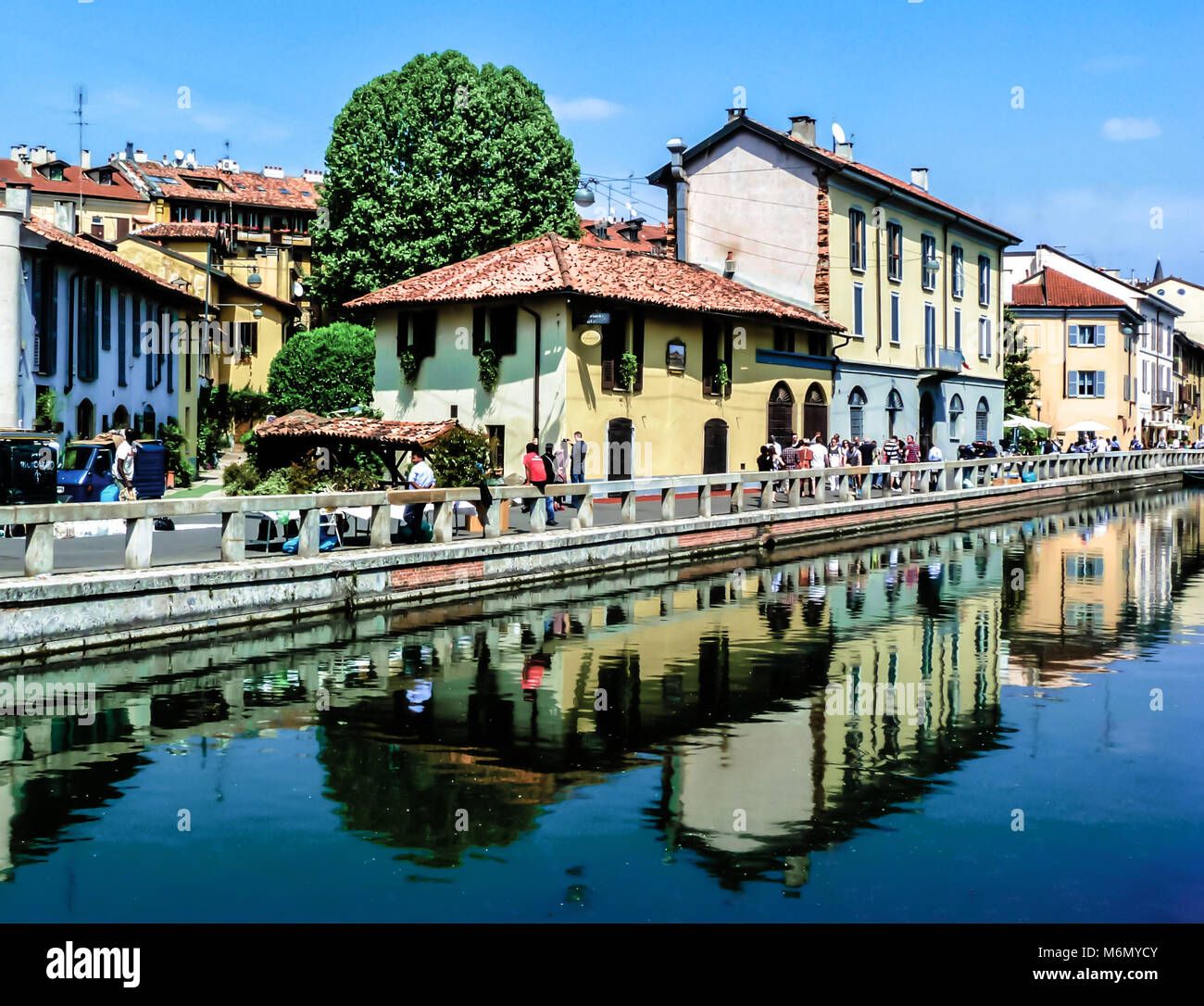 Chemin de halage le Naviglio Grande et le centre historique de lavandai à Milan, Italie Banque D'Images