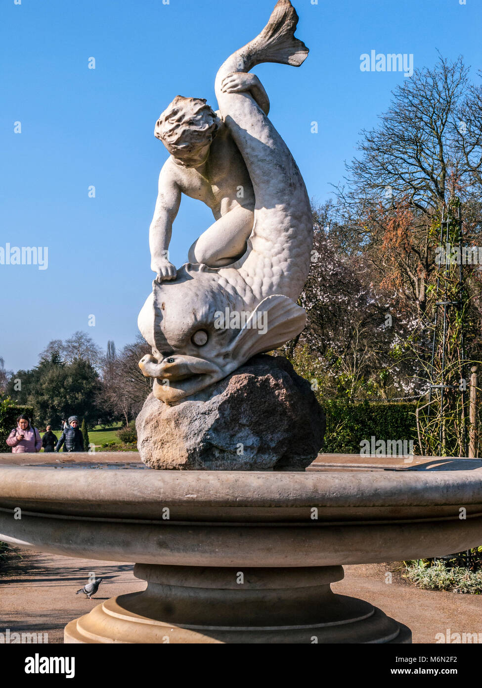 1860 Fontaine par Alexander Munro, le Rose Garden, Hyde Park, London Banque D'Images