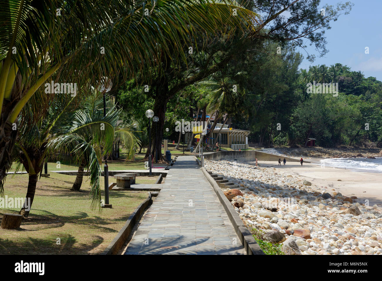 Le Damai Beach, en face de la mer de Chine du Sud, Kuching, Sarawak, Malaisie Banque D'Images