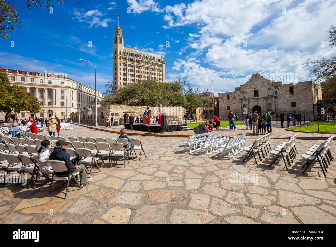 SAN ANTONIO, TEXAS - 2 mars, 2018 - Les gens se rassemblent pour regarder la 182ème commémoration du siège et de la bataille de l'Alamo, qui a eu lieu entre le Mar Banque D'Images