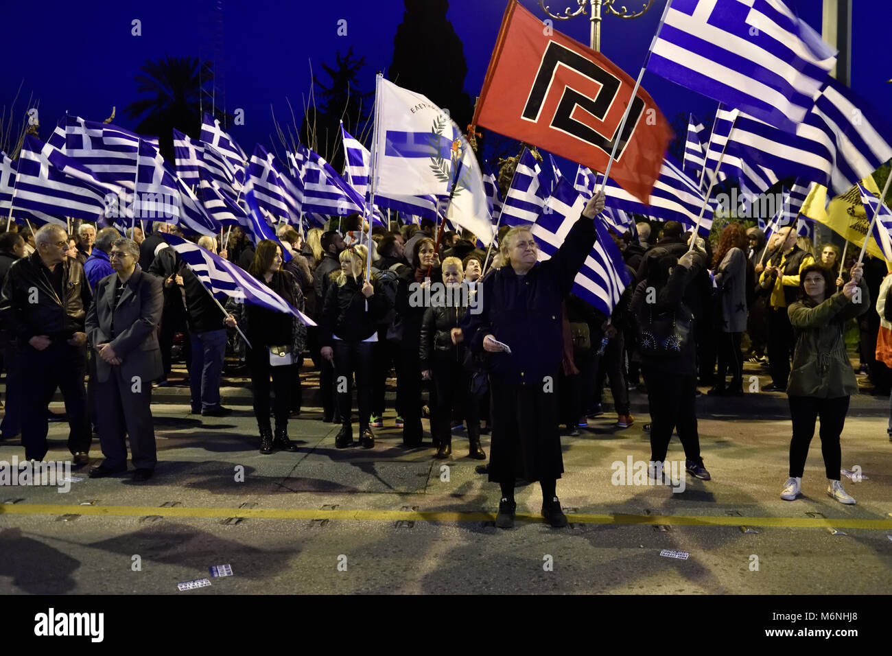 Athènes, Grèce, le 5 mars 2018. Les partisans d'Aube dorée protester contre l'arrestation de deux officiers de l'armée grecque pour patrouiller la frontière gréco-turque par les forces turques à Athènes, Grèce. Crédit : Nicolas Koutsokostas/Alamy Live News. Banque D'Images