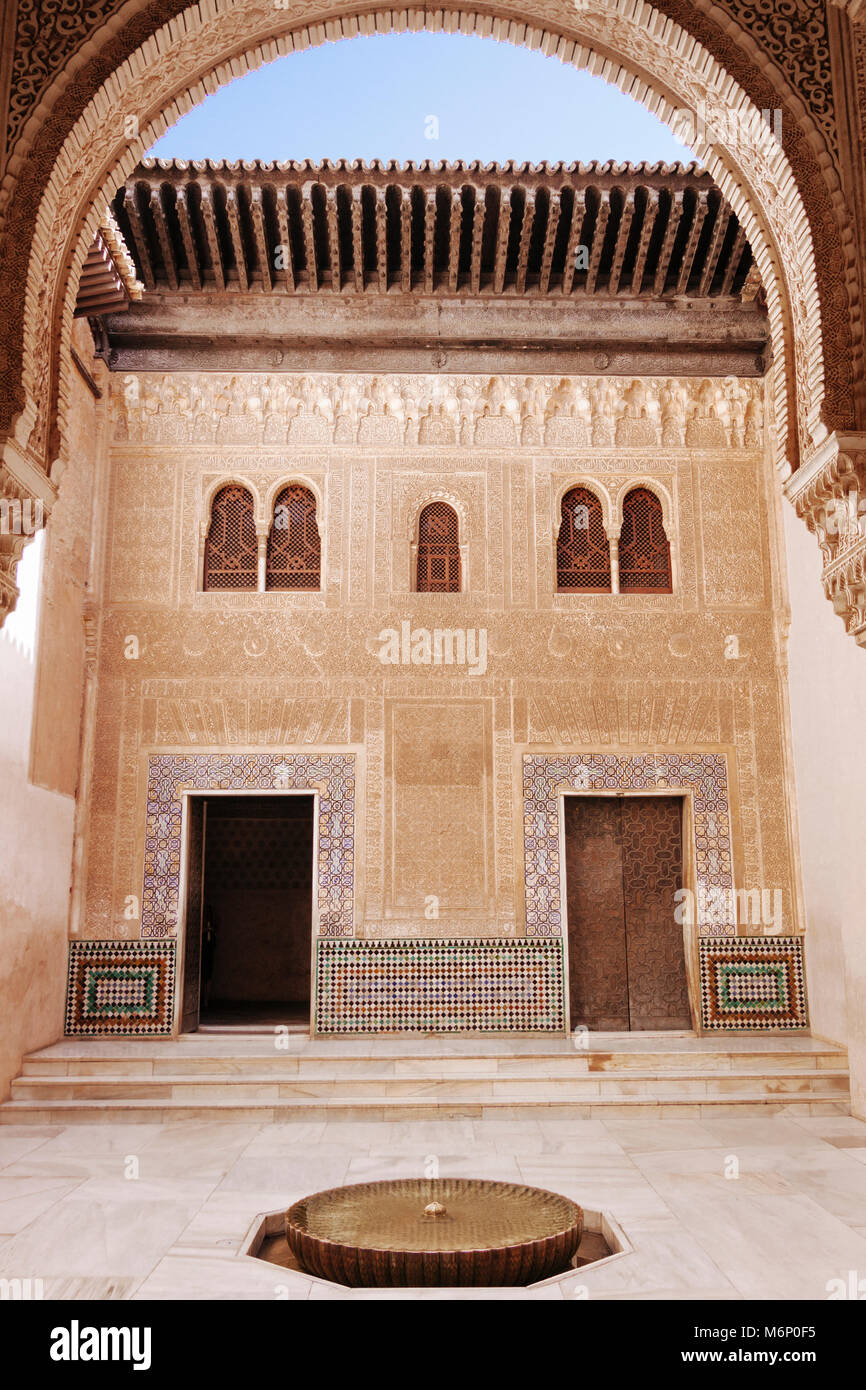 Grenade, Andalousie, Espagne - 18 juillet 2010 : Chambre Dorée (Cuarto Dorado) du Mexuar dans le palais de l'Alhambra et la forteresse complexe. Banque D'Images