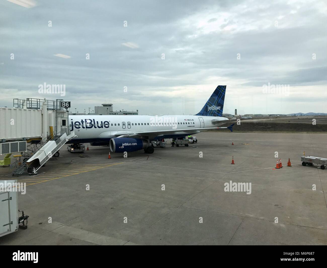 Nashville, Tennessee - Circa 2017 : American Airlines Airbus A380 Avion garé au terminal gate en attente de passagers à bord pour un vol vers United Stat Banque D'Images