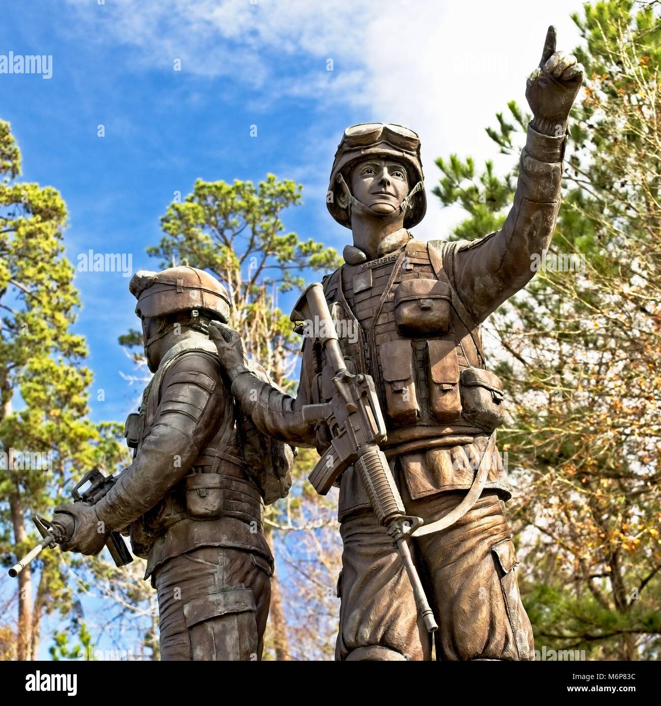 Monument en l'honneur des soldats situé dans un parc dans les bois Banque D'Images