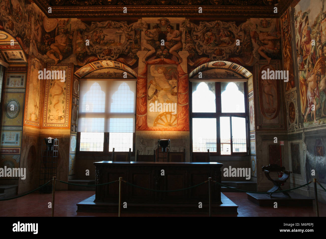 Italie, Florence - 18 mai 2017 : le point de vue de la Sala dell'Udienza au Palazzo Vecchio le 18 mai 2017 à Florence, en Italie. Banque D'Images