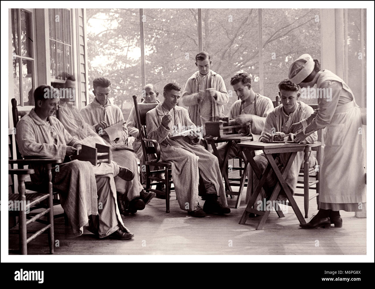 WW1 Hôpital américain de thérapie en soins infirmiers à des troupes de choc-SHELL Récupération de la Seconde Guerre mondiale, la propagande 1 soins bien-être libre de soldats américains blessés pendant la Première Guerre mondiale, en convalescence à l'hôpital Walter Reed à Washington DC USA Banque D'Images