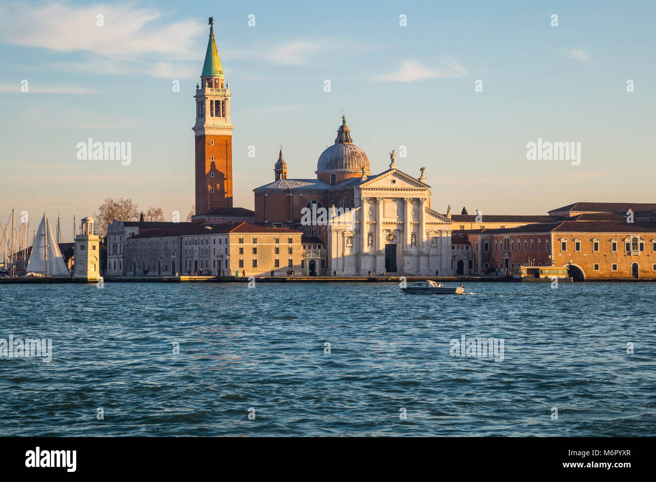 Vue sur le lagon et l'île de San Giorgio Maggiore, à Venise, Italie Banque D'Images