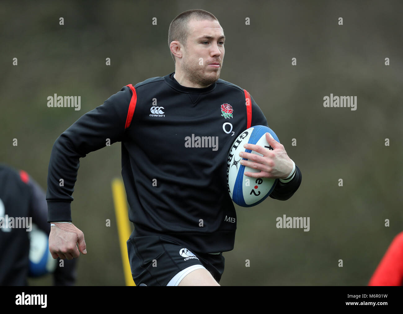 Mike Brown de l'Angleterre au cours de la session de formation à Pennyhill Park, Bagshot. ASSOCIATION DE PRESSE Photo. Photo date : mardi 6 mars 2018. Histoire RUGBYU PA voir l'Angleterre. Crédit photo doit se lire : Andrew Matthews/PA Wire. RESTRICTIONS : usage éditorial uniquement, pas d'utilisation commerciale sans autorisation préalable. Banque D'Images