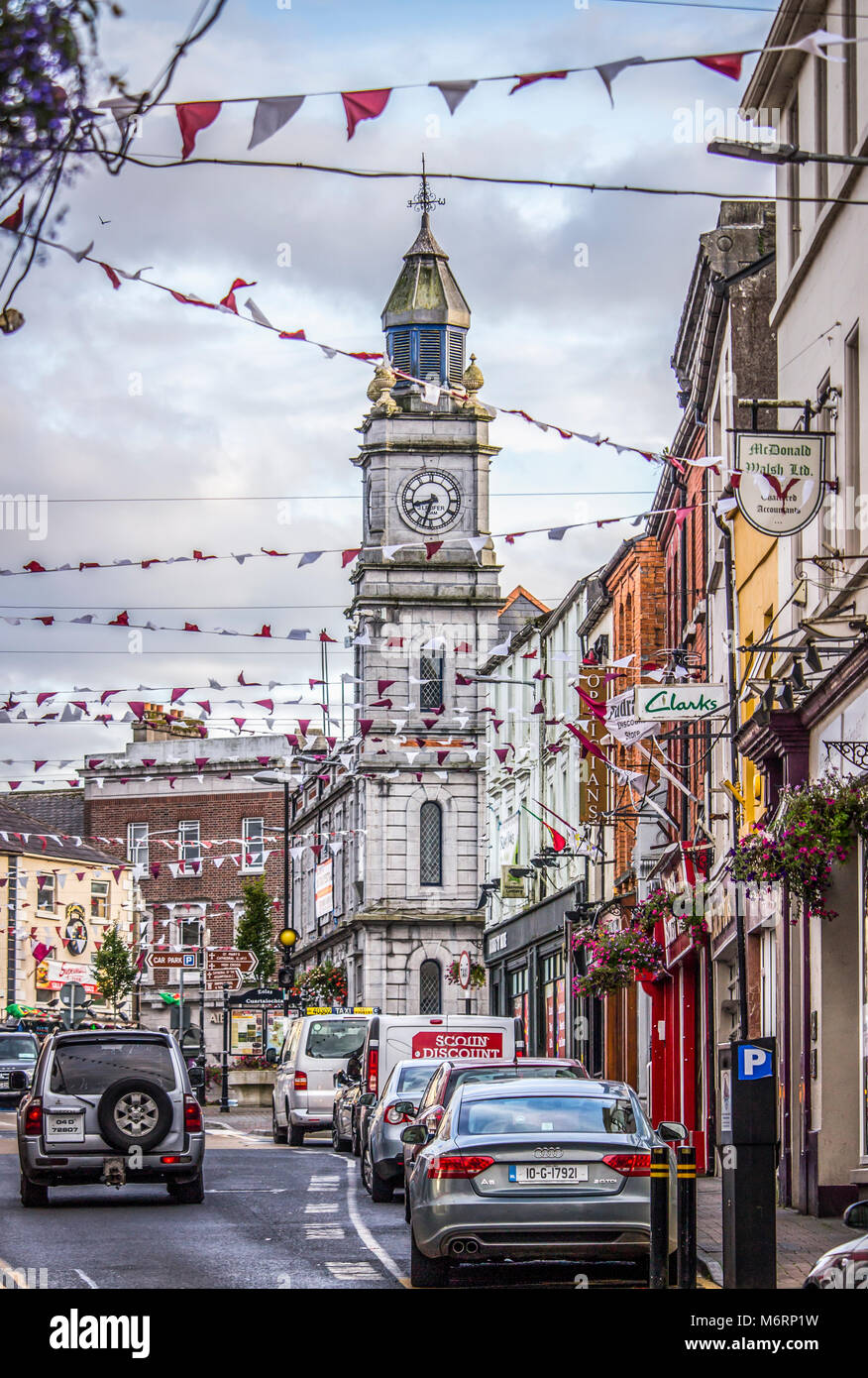 Rue animée de Tuam dans le comté de Galway Irlande Banque D'Images
