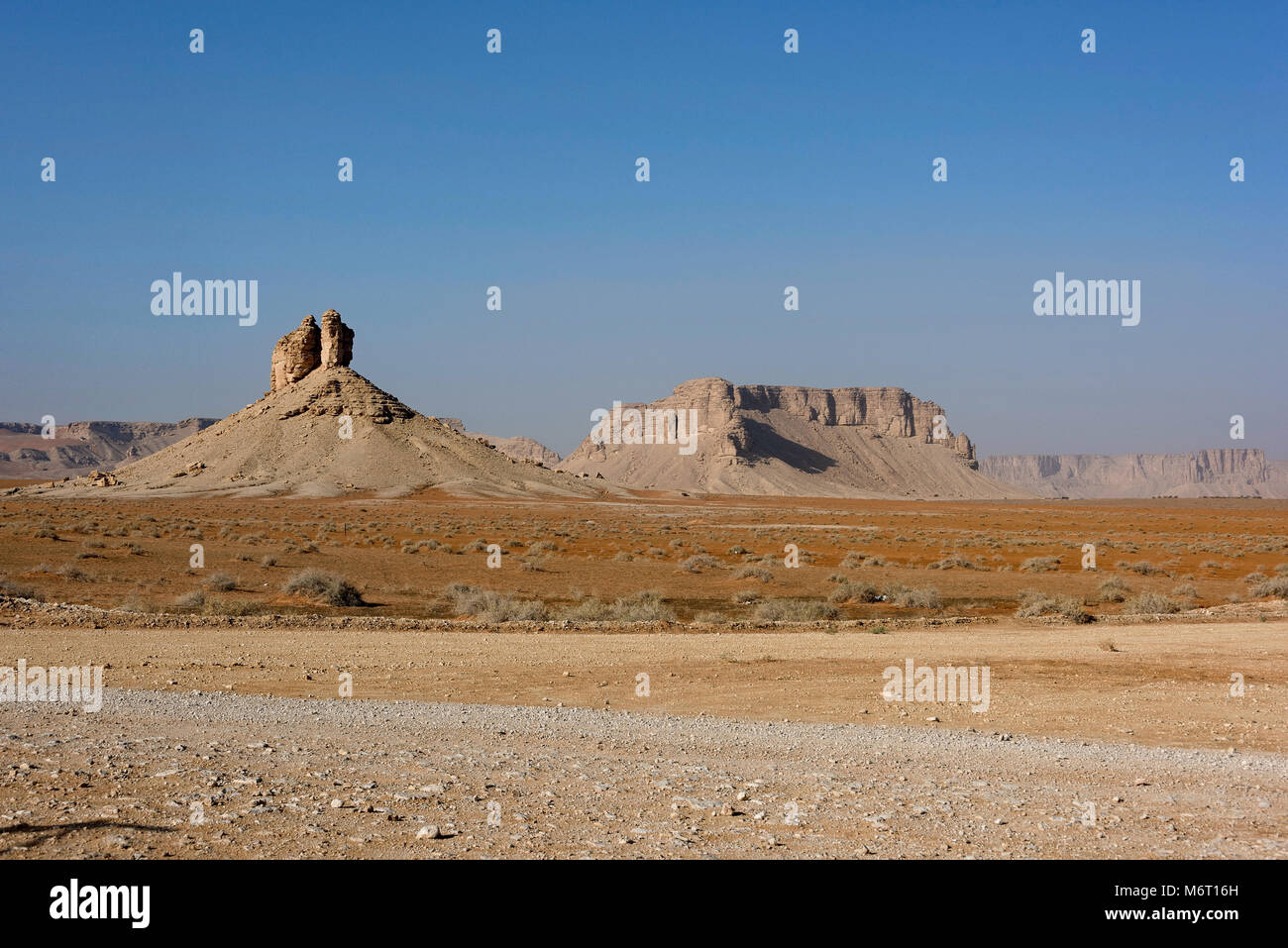 Buttes et Mesas dans Beasha la vallée, au sud-ouest de Riyad, Arabie saoudite. Banque D'Images