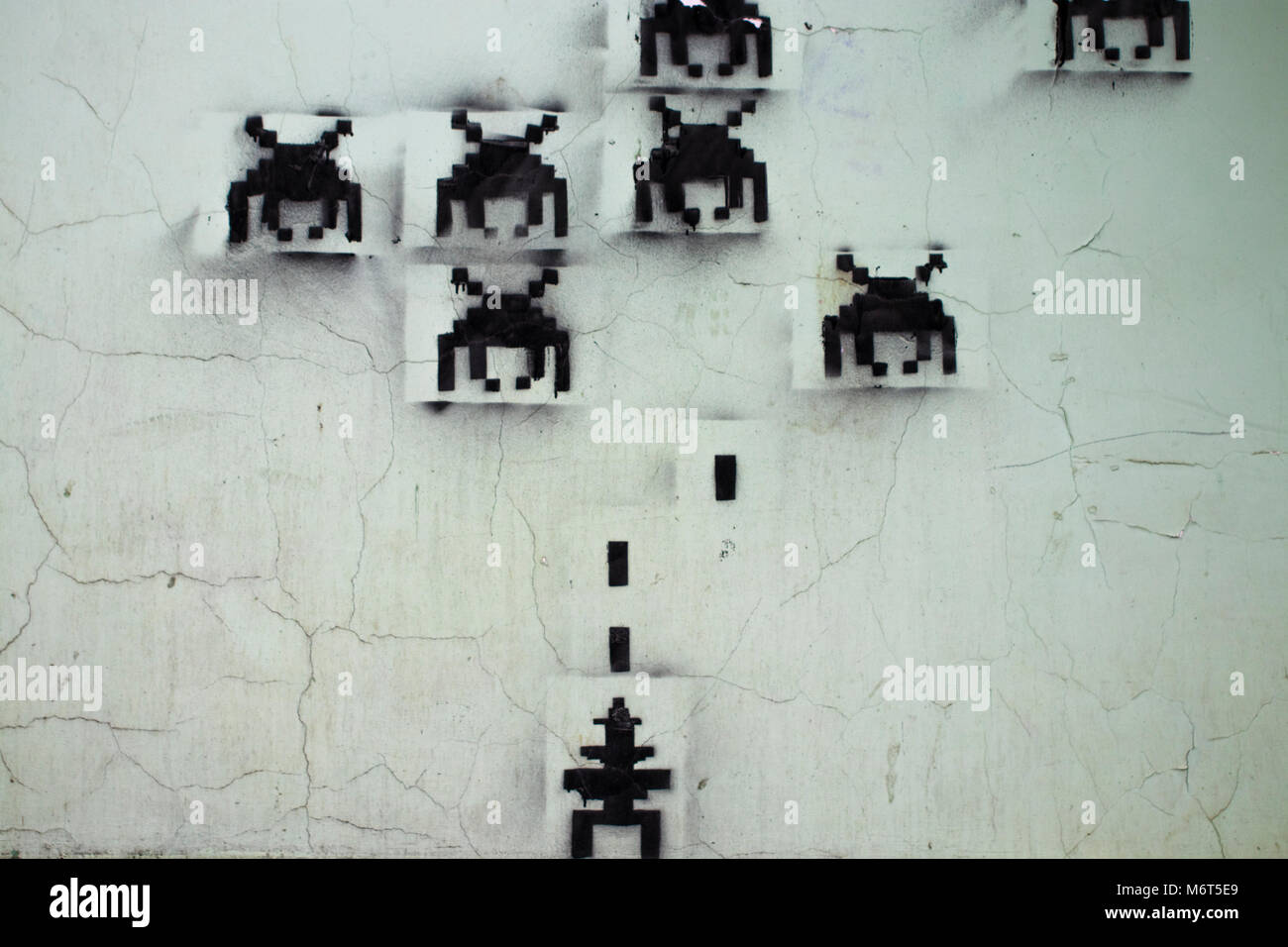 Jeu de l'ancien ordinateur peint sur un mur. Banque D'Images