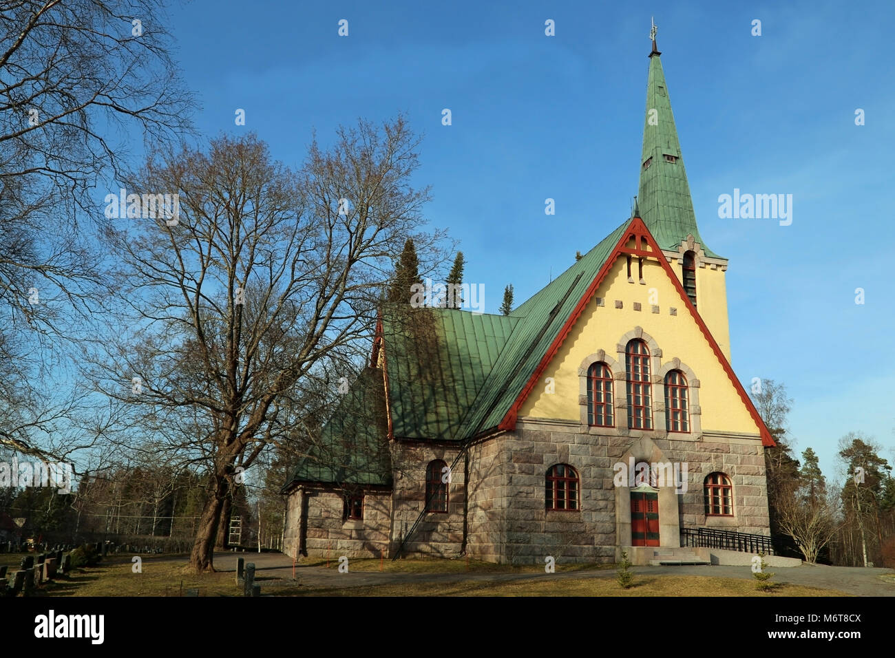 La belle église en pierre de Humppila, la Finlande a été achevé en 1922 et il représente le romantisme national finlandais et Jugend style. Banque D'Images