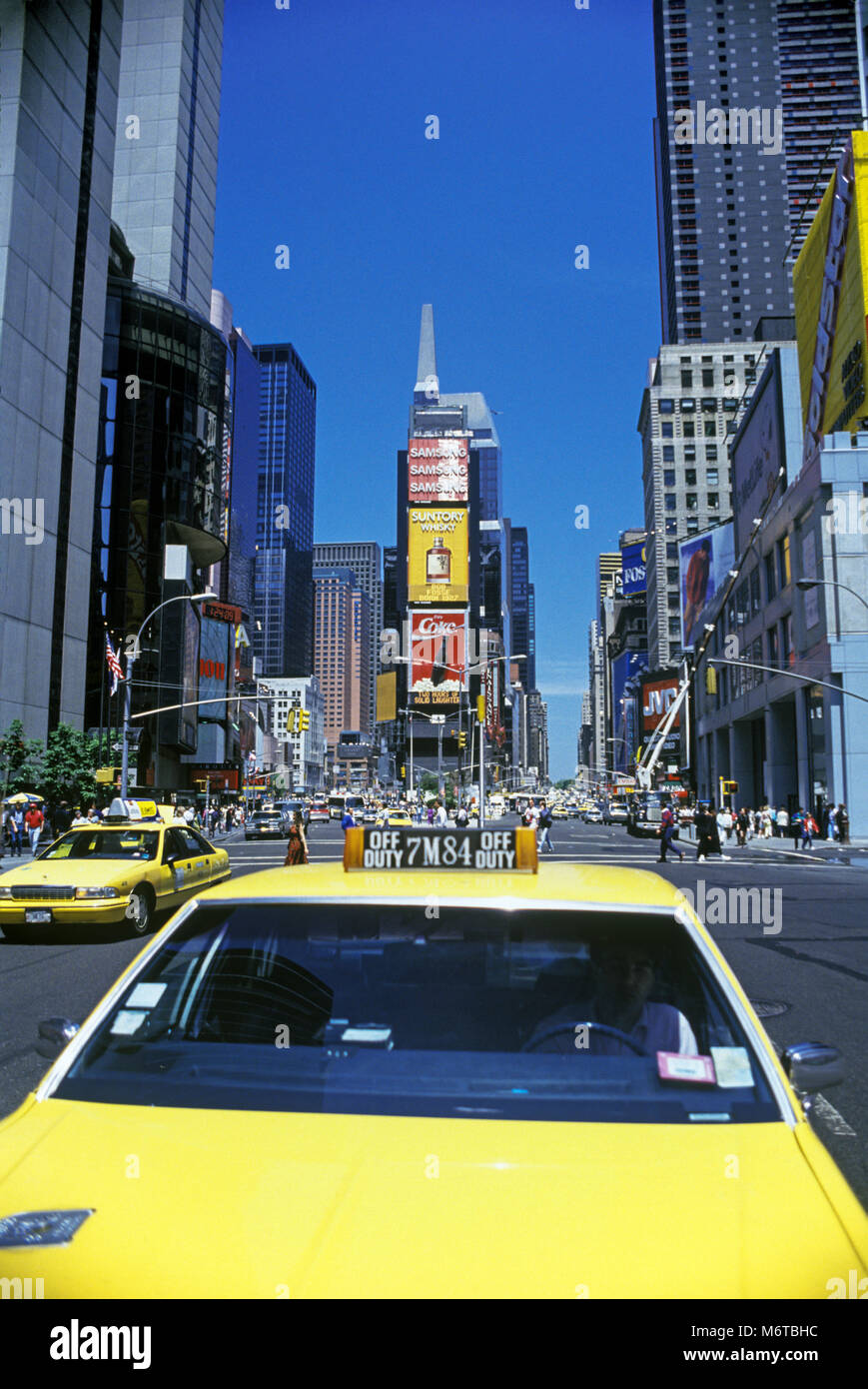 Les taxis jaune HISTORIQUE 1992 TIMES SQUARE MANHATTAN NEW YORK USA Banque D'Images