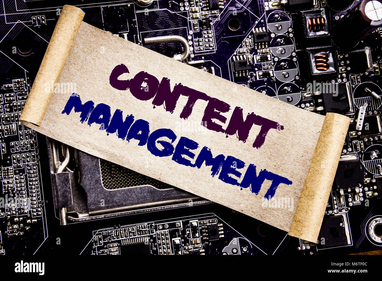 Texte écrit à la main l'inspiration légende montrant la gestion du contenu. Concept d'affaires pour la CMS en ligne Website écrit sur collant, conseil principal de l'ordinateur backg Banque D'Images