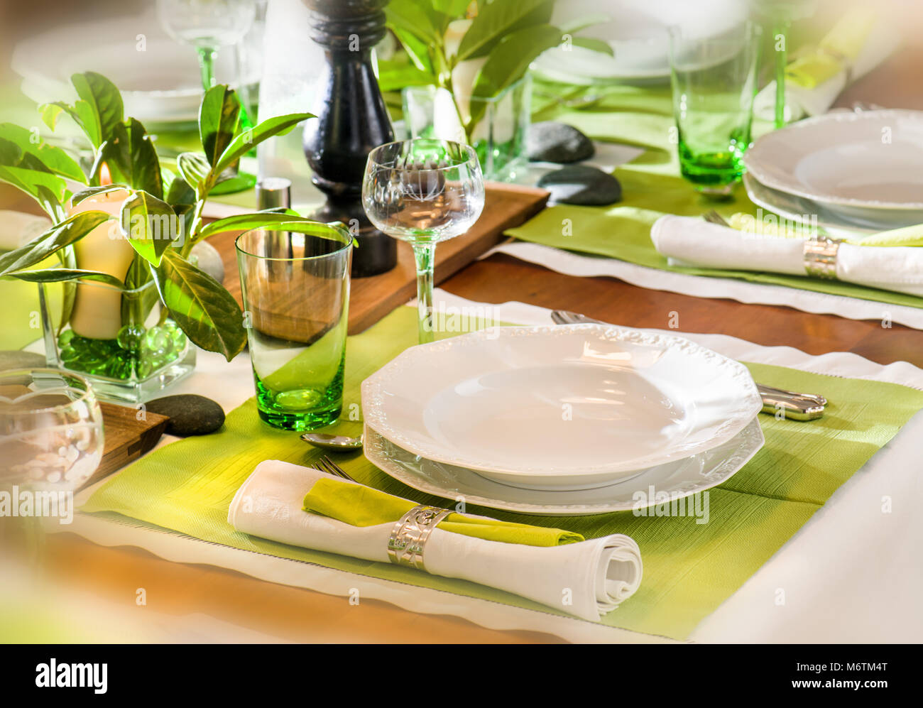Le tableau bien présenté pour le dîner Banque D'Images