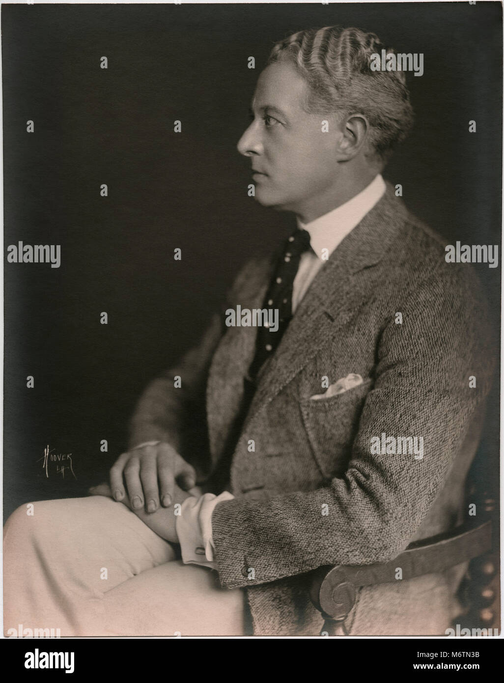Acteur Edward Martindel, profil assis Portrait publicitaire, 1920 Banque D'Images