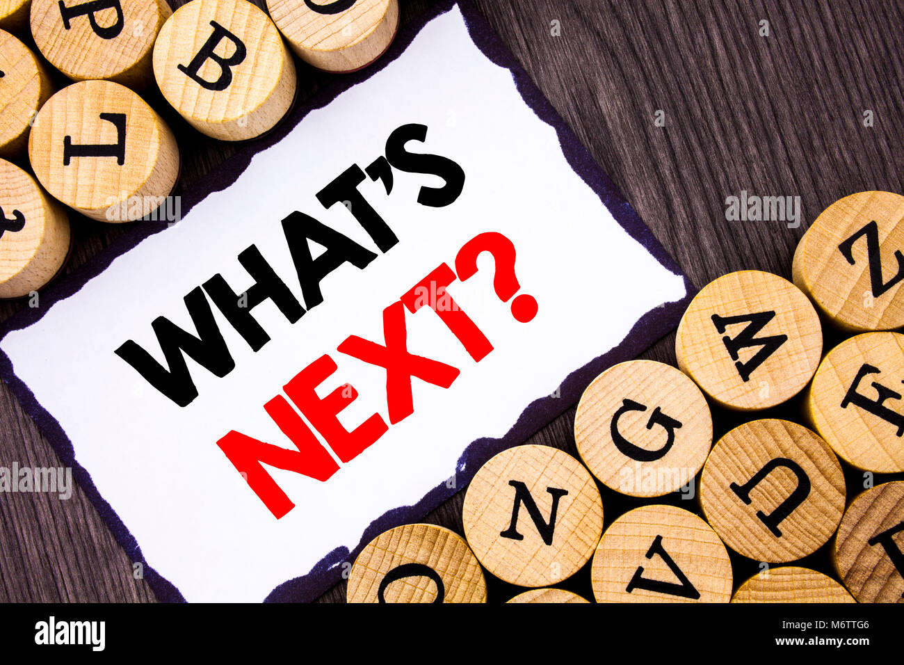 Texte manuscrit signe montrant qu'est la question suivante. Concept d'affaires pour le prochain plan futur progrès Vision Orientation Objectif blanc écrit Sticky Note e Banque D'Images