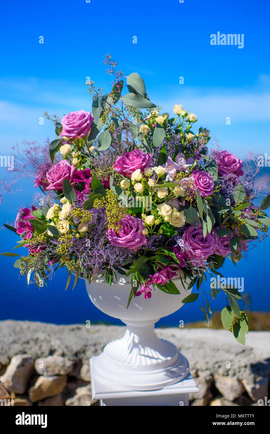 Flower arrangement big vase decoration Banque de photographies et d'images  à haute résolution - Alamy