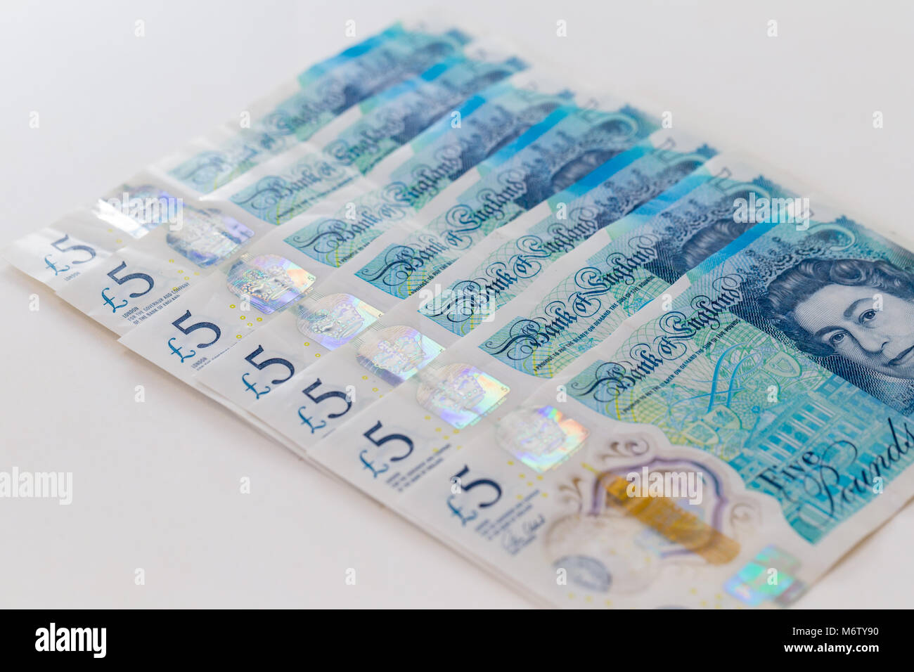Arrière-plan de cinq UK Pound sterling billets, disposés dans une rangée Banque D'Images