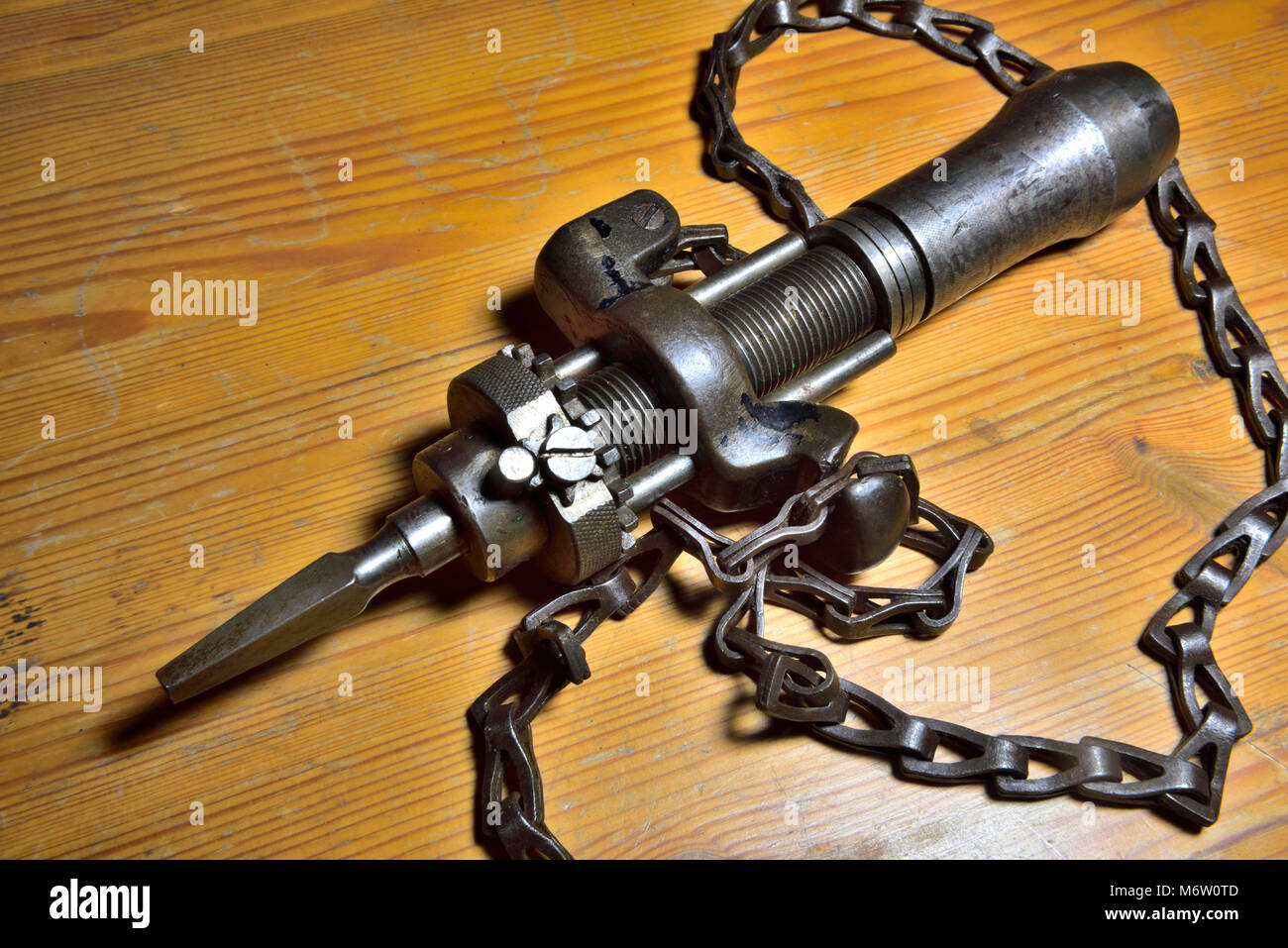 Société Goodall-Pratt la chaîne d'alimentation automatique mandrin d'entraînement qui pourrait être actionnés à la main par le renfort de forage. Serait la chaîne enroulée autour d'élément à dri Banque D'Images