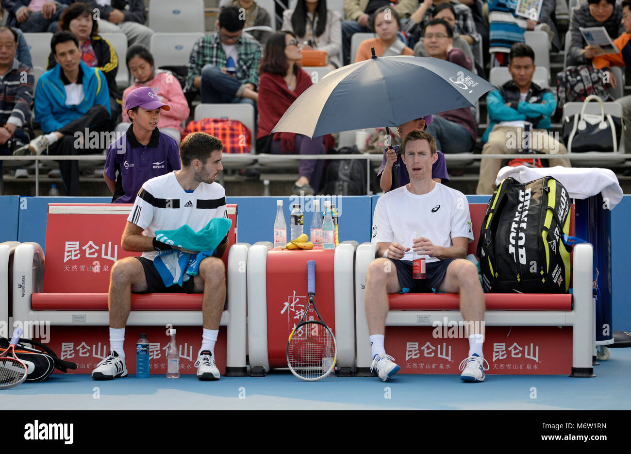 La Grande-Bretagne Jonathan Marray et Colin Fleming faites une pause à l'Open de Chine à Beijing, octobre 2013 Banque D'Images