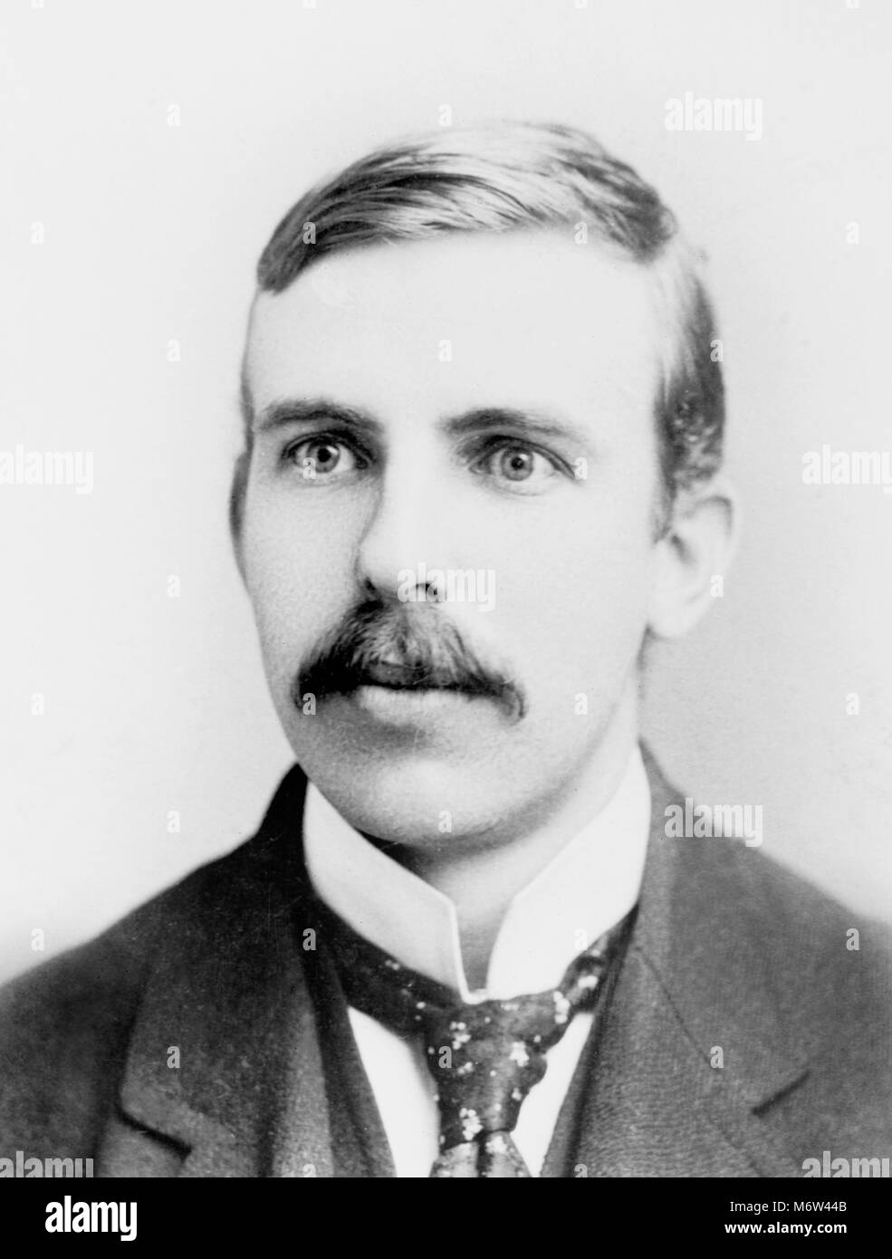 Sir Ernest Rutherford. Portrait d'Ernest Rutherford, 1er baron de Nelson Rutherford (1871-1937). Photographie du Bain News Service, 1908. Banque D'Images